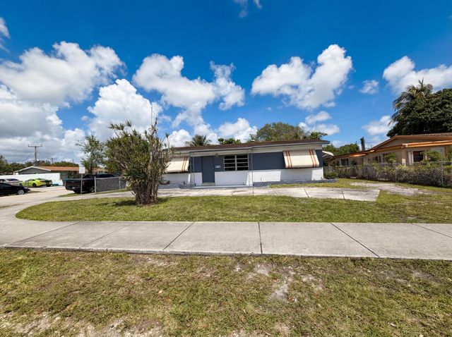 5921 SW 41st Street, West Park, FL 33023