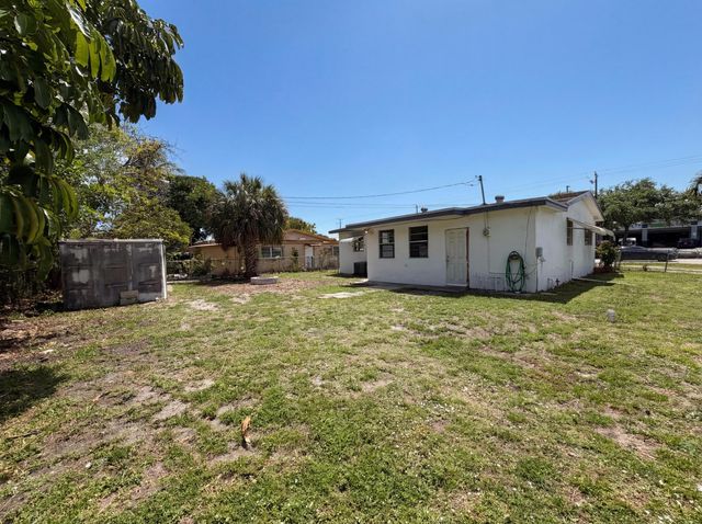 5921 SW 41st Street, West Park, FL 33023