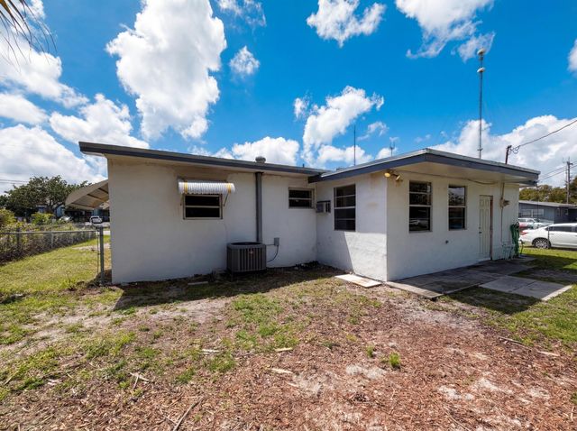 5921 SW 41st Street, West Park, FL 33023