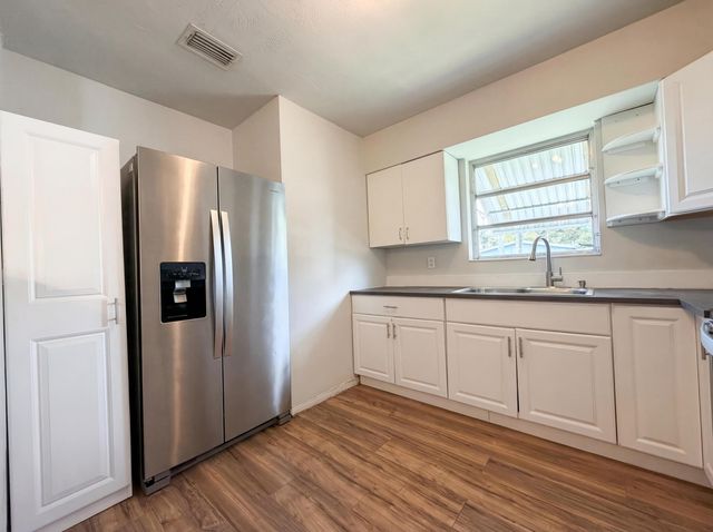 5921 SW 41st Street, West Park, FL 33023