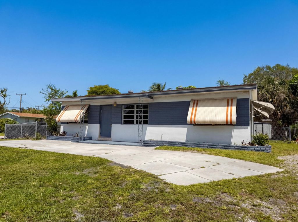 5921 SW 41st Street, West Park, FL 33023