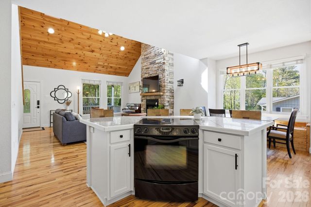 612 Christian Creek Road, Swannanoa, NC 28778