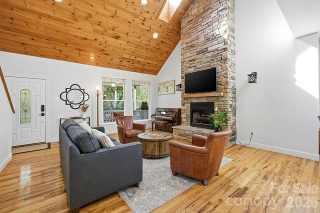 612 Christian Creek Road, Swannanoa, NC 28778