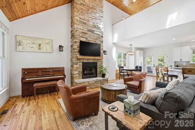 612 Christian Creek Road, Swannanoa, NC 28778