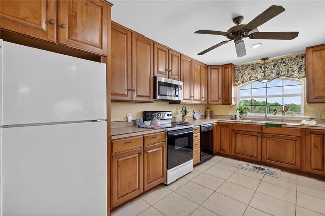 17269 SE 260TH AVENUE ROAD, Umatilla, FL 32784