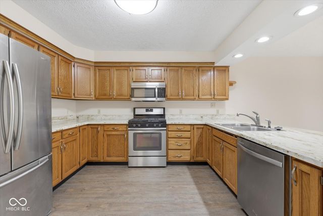 915 Oak Park Drive, Shelbyville, IN 46176