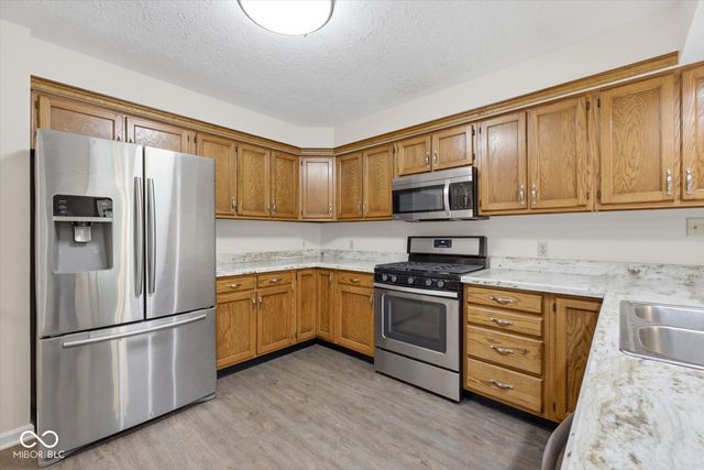 915 Oak Park Drive, Shelbyville, IN 46176