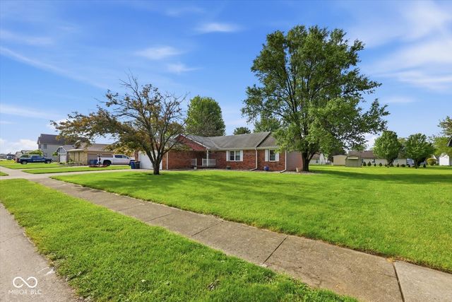 915 Oak Park Drive, Shelbyville, IN 46176