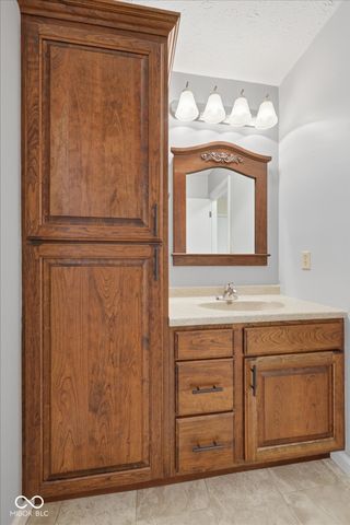 915 Oak Park Drive, Shelbyville, IN 46176