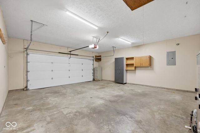 915 Oak Park Drive, Shelbyville, IN 46176