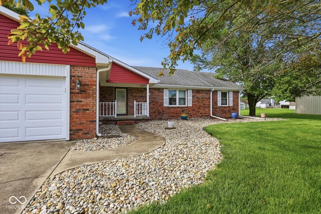 915 Oak Park Drive, Shelbyville, IN 46176