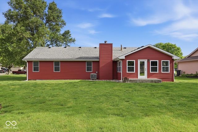 915 Oak Park Drive, Shelbyville, IN 46176