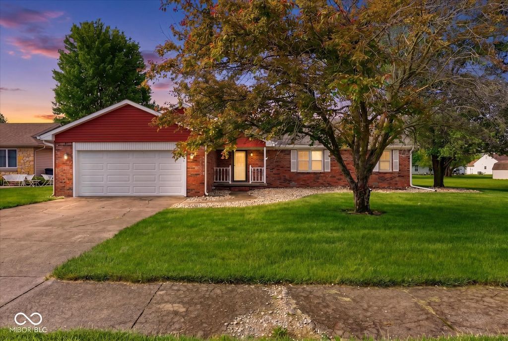 915 Oak Park Drive, Shelbyville, IN 46176