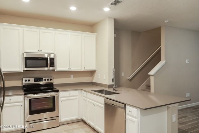 7419 PALM HILLS Drive, Jacksonville, FL 32244