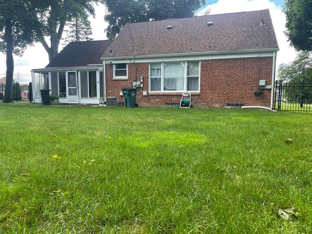 27551 Goldengate Drive W, Lathrup Village, MI 48076
