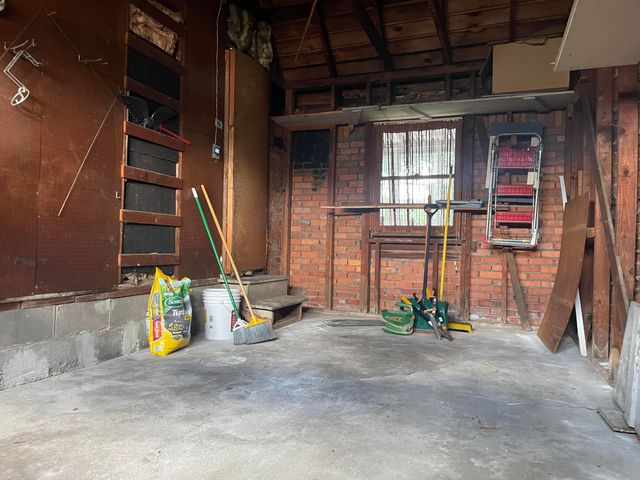 27551 Goldengate Drive W, Lathrup Village, MI 48076