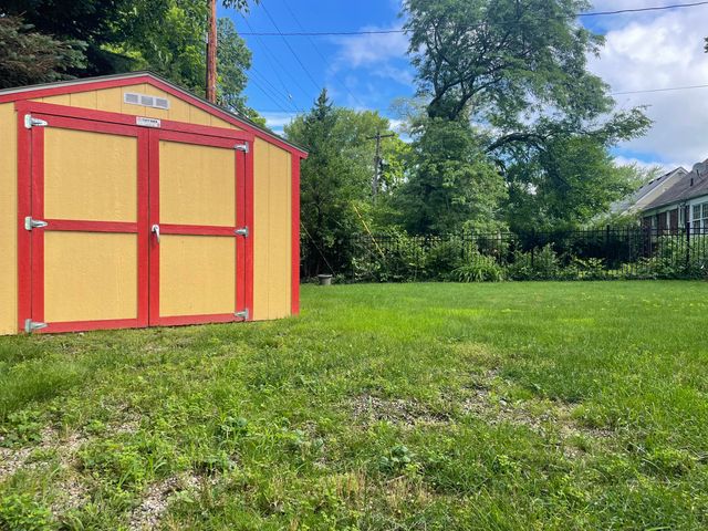 27551 Goldengate Drive W, Lathrup Village, MI 48076