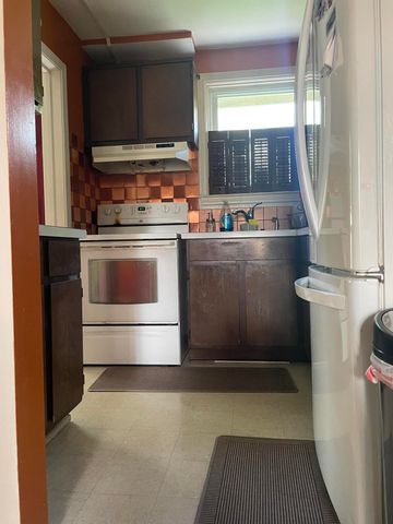 27551 Goldengate Drive W, Lathrup Village, MI 48076