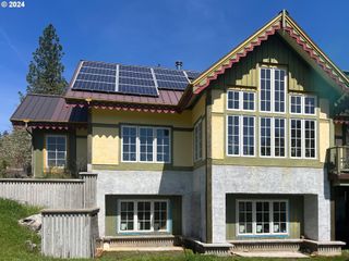 85255 CHRISTENSEN Rd, Eugene, OR 97405
