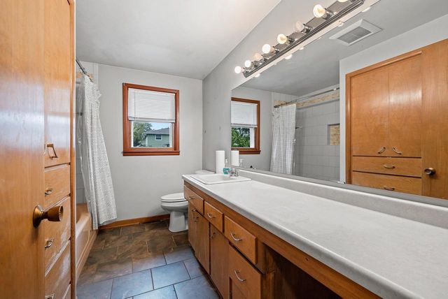 140 HELENE COURT, Green Bay, WI 54301