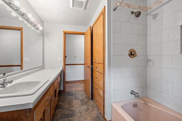 140 HELENE COURT, Green Bay, WI 54301