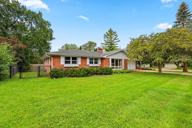 140 HELENE COURT, Green Bay, WI 54301