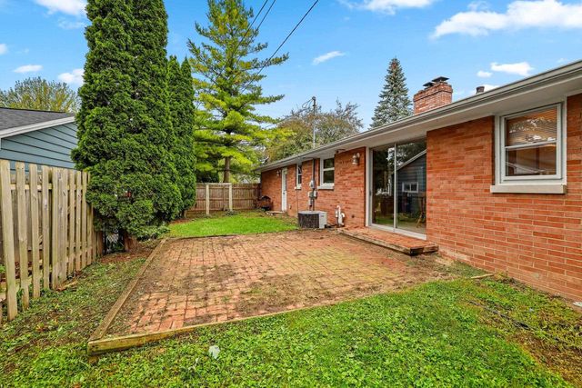 140 HELENE COURT, Green Bay, WI 54301