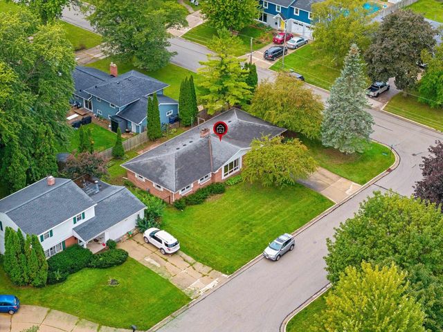 140 HELENE COURT, Green Bay, WI 54301