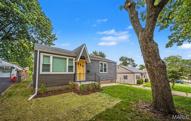 9425 Ridge Avenue, St Louis, MO 63114