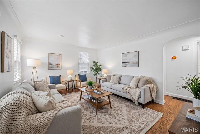 9425 Ridge Avenue, St Louis, MO 63114