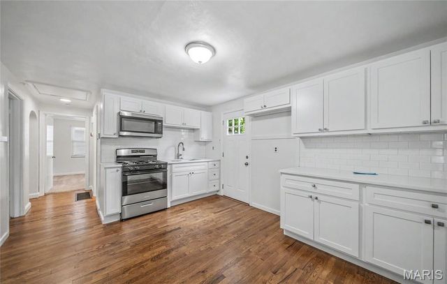 9425 Ridge Avenue, St Louis, MO 63114