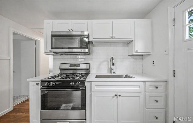 9425 Ridge Avenue, St Louis, MO 63114