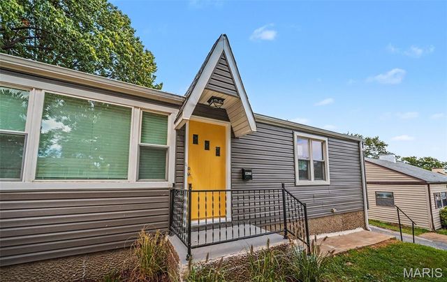 9425 Ridge Avenue, St Louis, MO 63114