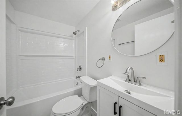 9425 Ridge Avenue, St Louis, MO 63114