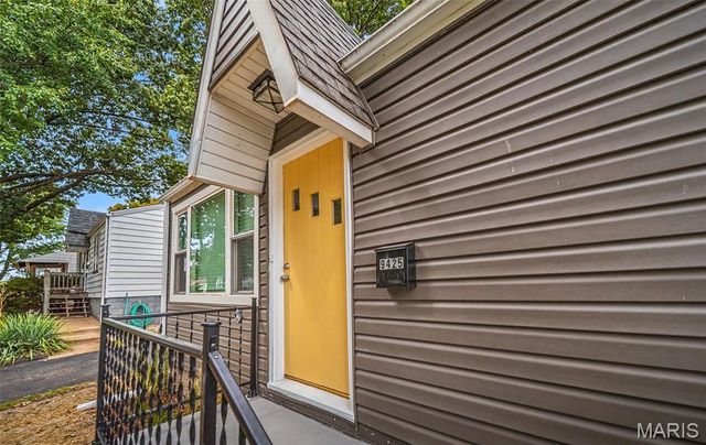9425 Ridge Avenue, St Louis, MO 63114