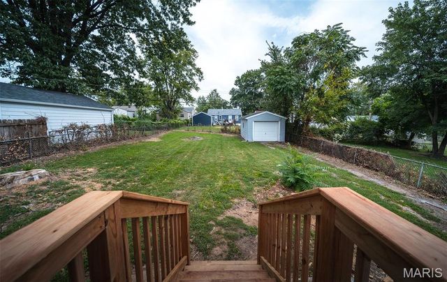 9425 Ridge Avenue, St Louis, MO 63114