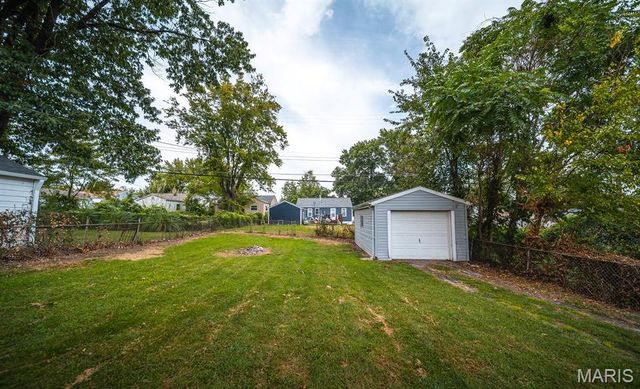 9425 Ridge Avenue, St Louis, MO 63114
