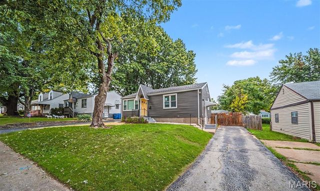 9425 Ridge Avenue, St Louis, MO 63114