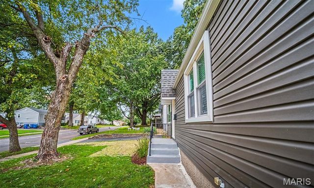 9425 Ridge Avenue, St Louis, MO 63114