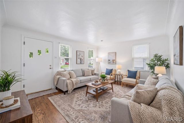 9425 Ridge Avenue, St Louis, MO 63114