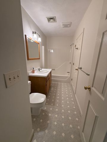15 Stallbrook Rd 15, Milford, MA 01757