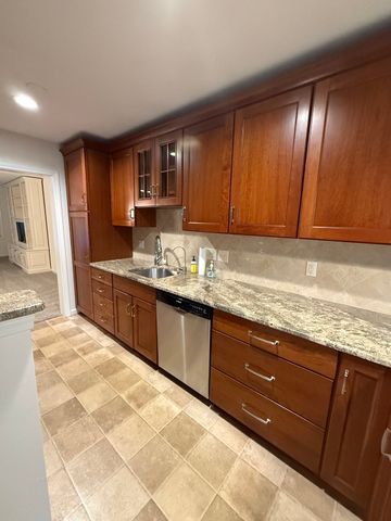 15 Stallbrook Rd 15, Milford, MA 01757