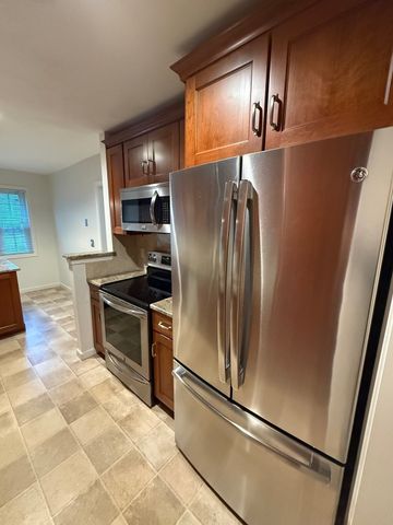 15 Stallbrook Rd 15, Milford, MA 01757