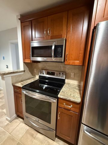 15 Stallbrook Rd 15, Milford, MA 01757