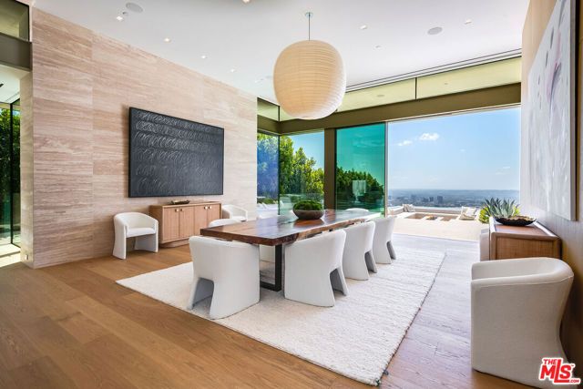 9016 Thrasher Avenue, Los Angeles, CA 90069