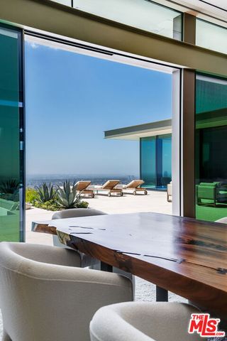 9016 Thrasher Avenue, Los Angeles, CA 90069