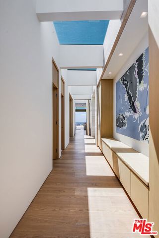 9016 Thrasher Avenue, Los Angeles, CA 90069