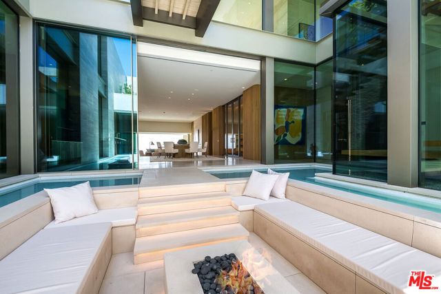 9016 Thrasher Avenue, Los Angeles, CA 90069