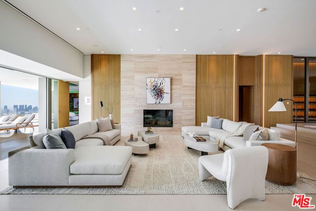 9016 Thrasher Avenue, Los Angeles, CA 90069