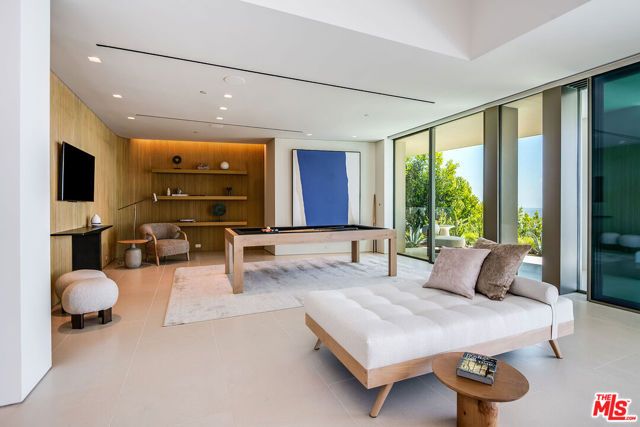 9016 Thrasher Avenue, Los Angeles, CA 90069